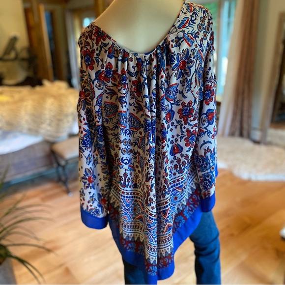 Cato Cold shoulder Top - Picture 2 of 3